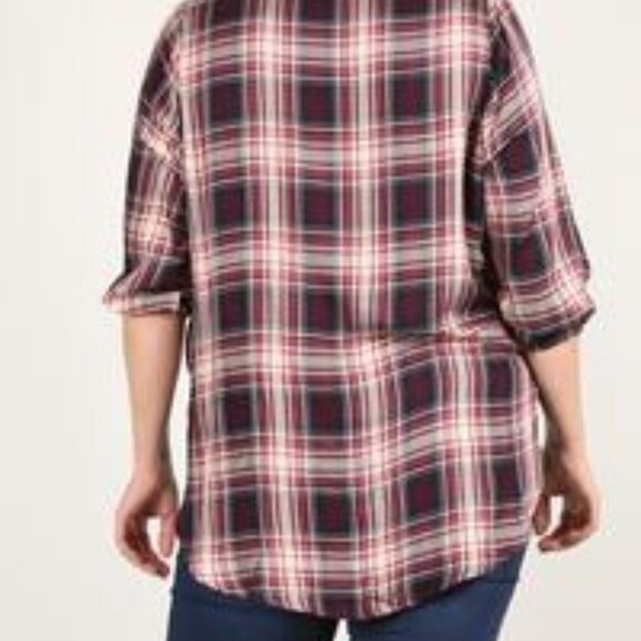 Plaid 3/4 Sleeve Top With Hi-lo Hem, V-neckline, And Relaxed Fit - Picture 5 of 5